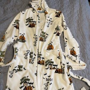 PEANUTS Holloween Fleece Bath Robe 
Hooded  S/M great condition